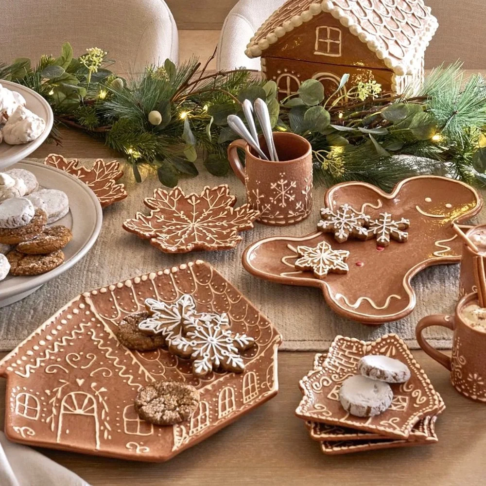 Pottery Barn Gingerbread House Plates Set Of Four New In Box
